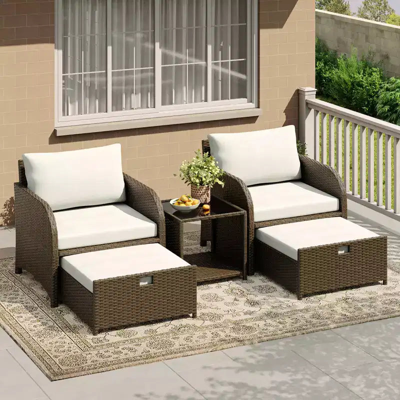 Salon de jardin 5 pièces en osier, avec table basse en verre trempé, fauteuils avec poufs et coussins pour jardin et terrasse.