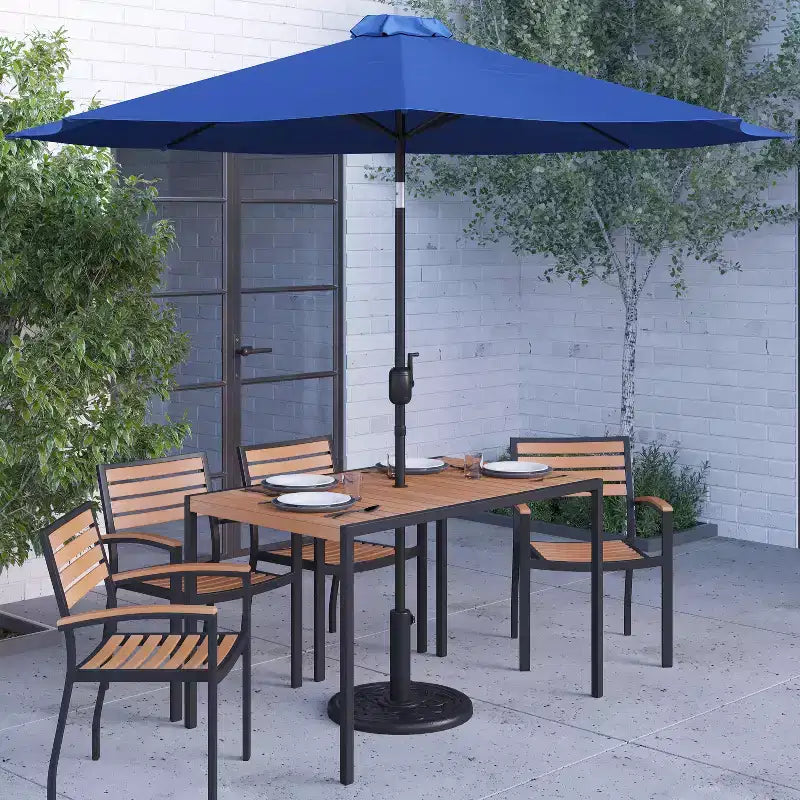 Ensemble de salle à manger 7 pièces Merrick Lane avec parasol et base - Table à cadre en acier avec trou pour parasol et 4 fauteuils de club