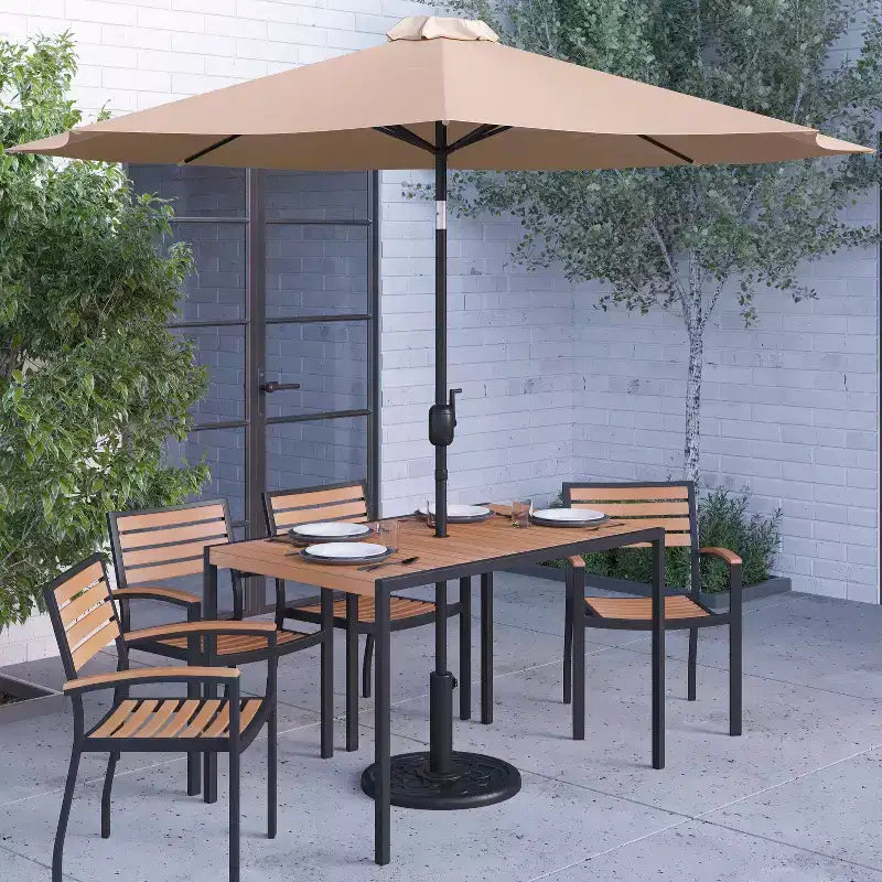 Ensemble de salle à manger 7 pièces Merrick Lane avec parasol et base - Table à cadre en acier avec trou pour parasol et 4 fauteuils de club