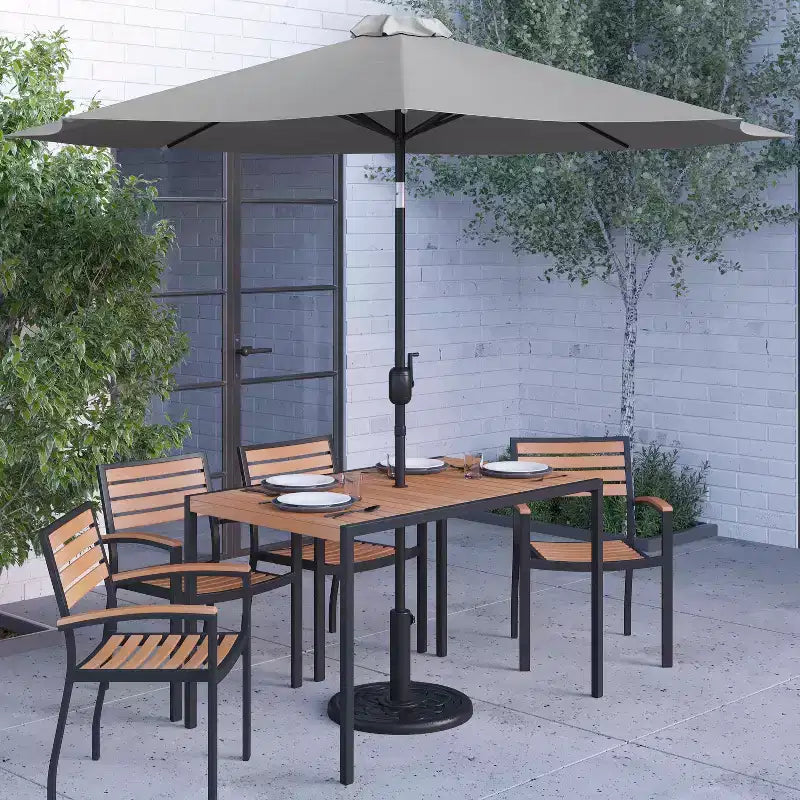 Ensemble de salle à manger 7 pièces Merrick Lane avec parasol et base - Table à cadre en acier avec trou pour parasol et 4 fauteuils de club