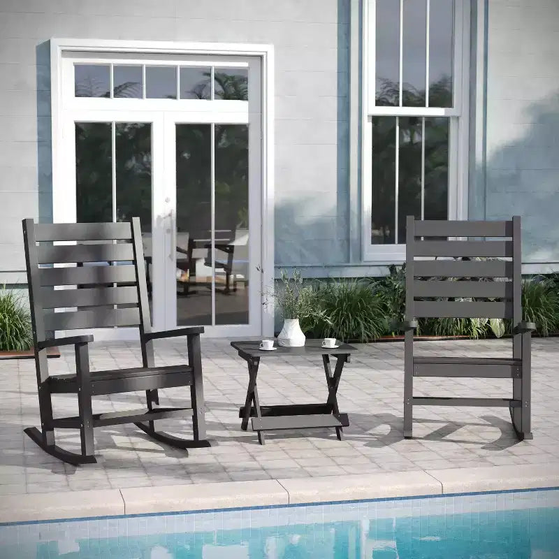 Ensemble 3 pièces Emma et Oliver pour intérieur/extérieur avec 2 fauteuils à bascule de style moderne avec table d'appoint assortie, pour toutes les saisons